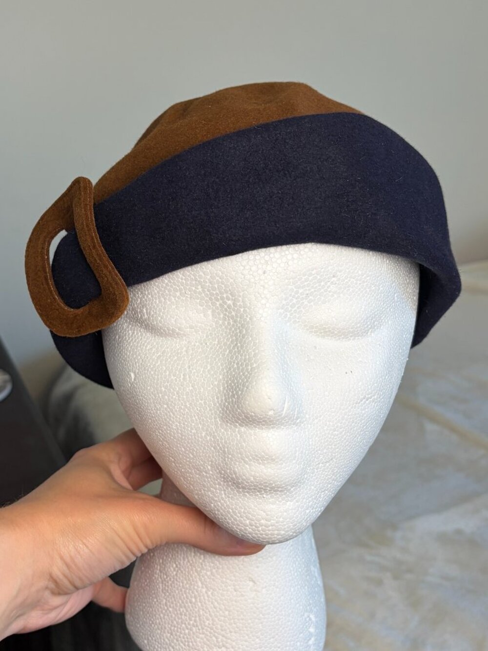 ~60s Anita Pineault Canada Fur Felt Cloche Hat Brown Navy Buckle Asymmetrical
